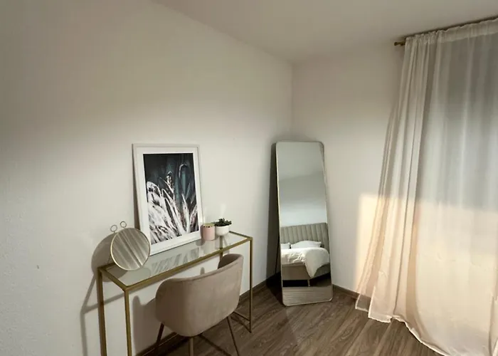 Zentrale, 55m2, Helle 2 Whg Naehe Messe Düsseldorf