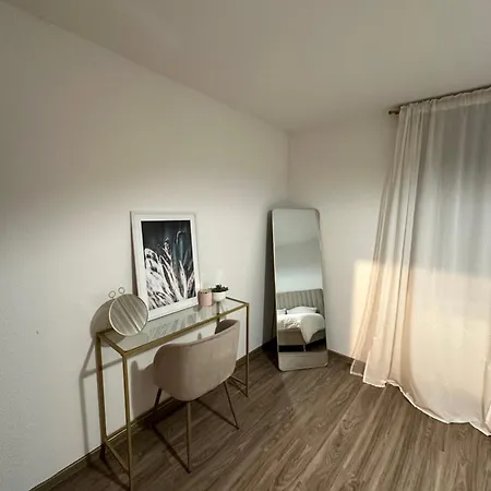 Zentrale, 55m2, Helle 2 Whg Naehe Messe Düsseldorf